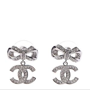🚫SOLD🚫 Chanel CC Logo Earrings Bow Dangle SHW